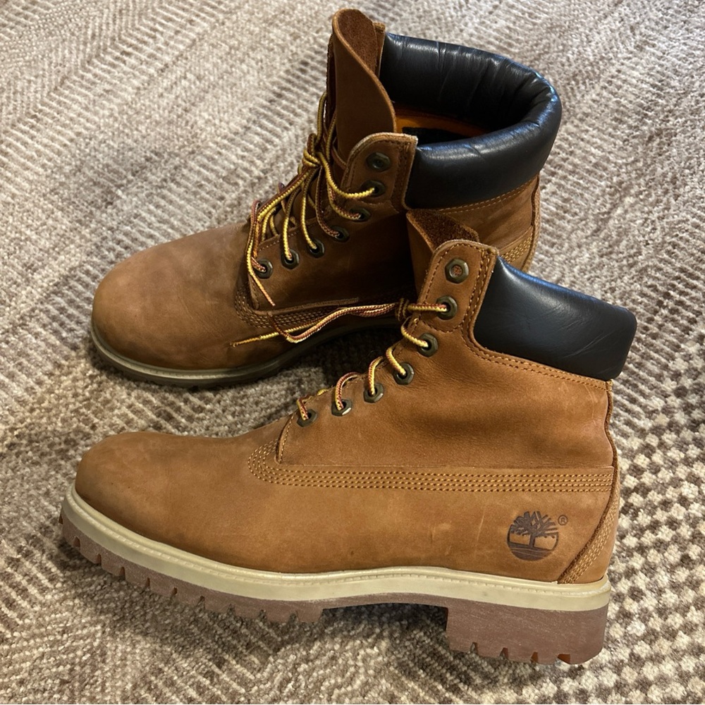 Timberland Men’s 6” Premium Brown Leather Boots, US Size 8.5